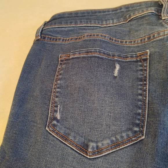 Old Navy Distressed Jeans - Picture 5 of 5